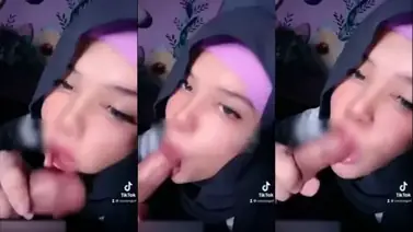 Cewek berhijab iseng-iseng rekam video TikTok sambil ngisep