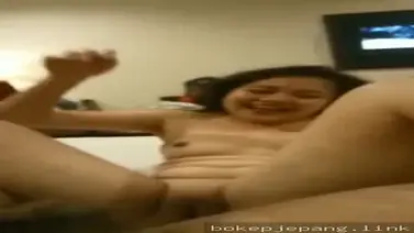 Ngewe Sekretaris Kantor Jakarta Memek Basah di Meja Bos