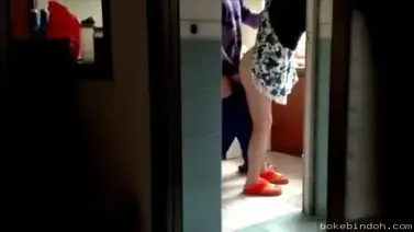 Pembantu Binal Digeprak Majikan di Dapur Pagi-Pagi